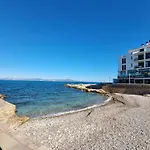 En L'escala Con Terraza Y Piscina, Cerca De La Playa - Hisp-236-97